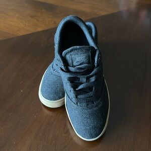 Boys Black Nike Shoes Barely Worn